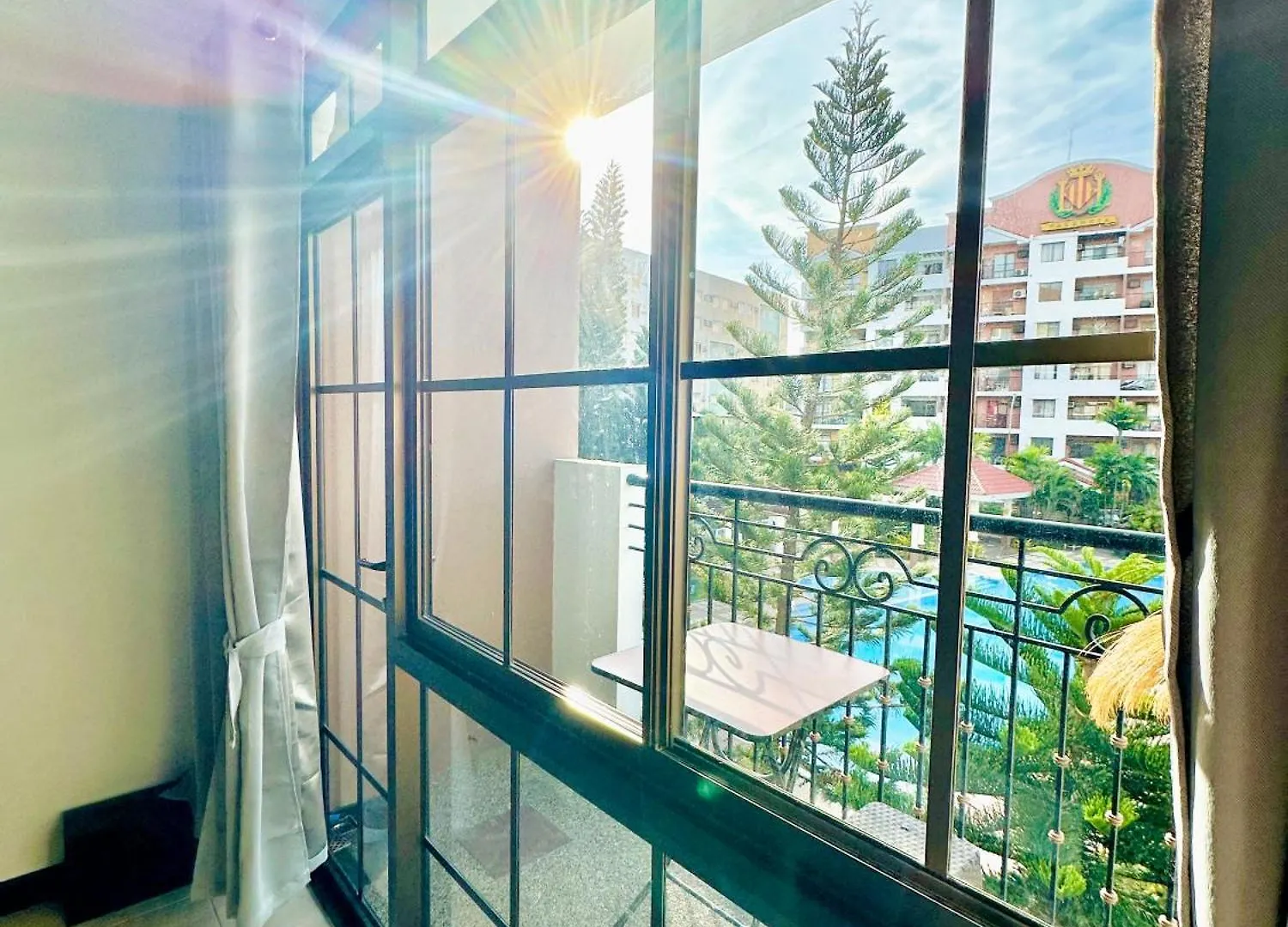 アパートホテル Magallanes Residences Condominium ダバオ　シティ
